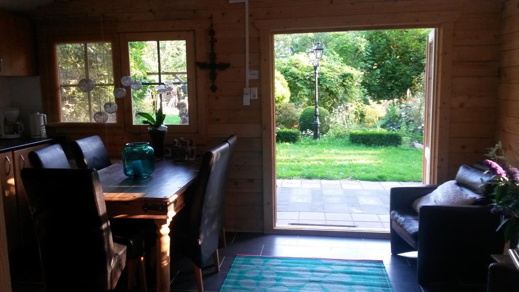 Guesthouse Vakantiehuis In Een Mooie Tuin In Het Centrum Van Zuidlaren! Bagian luar foto